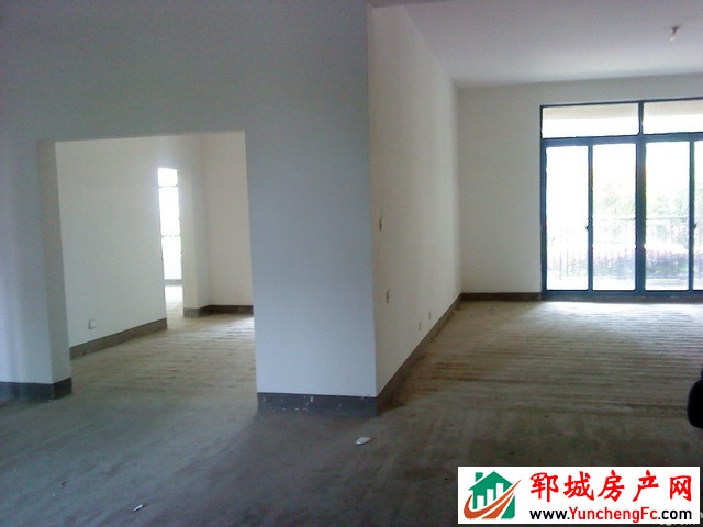 龙泽湾 4室2厅 150平米 简单装修 62万元