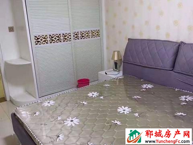 中华家园 3室2厅 140平米 精装修 1250元/月