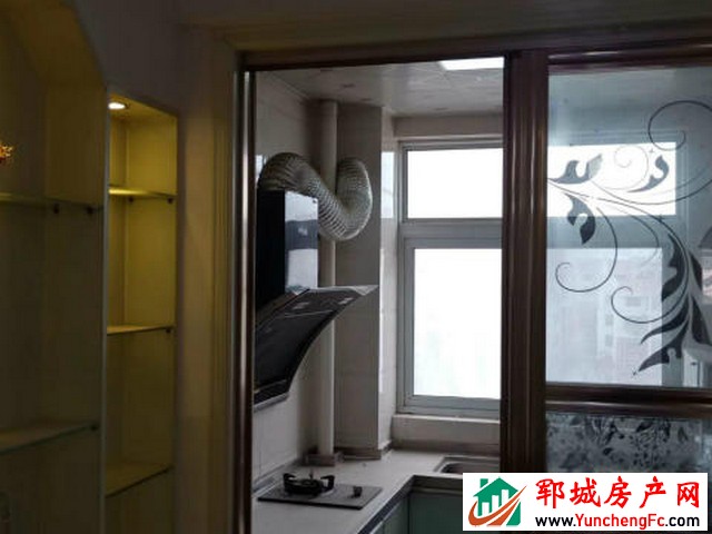 东城国际 3室2厅 125平米 简单装修 16000元/月