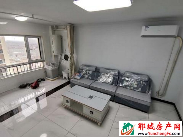 中央首府 3室2厅 100平米 简单装修 1500元/月