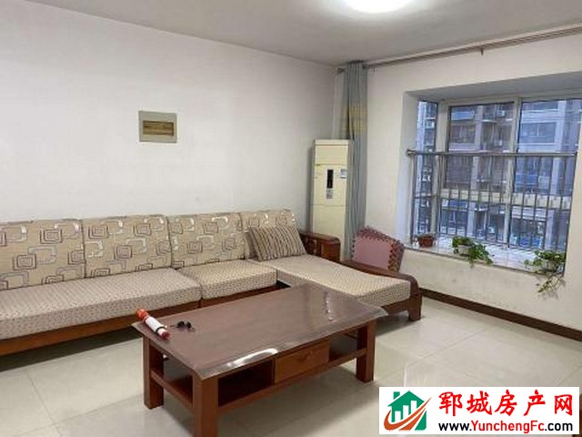帝景湾 3室2厅 130平米 简单装修 1500元/月